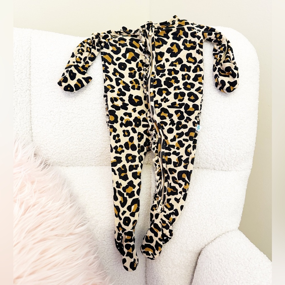 Posh peanut leopard zippy
